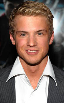 Freddie Stroma